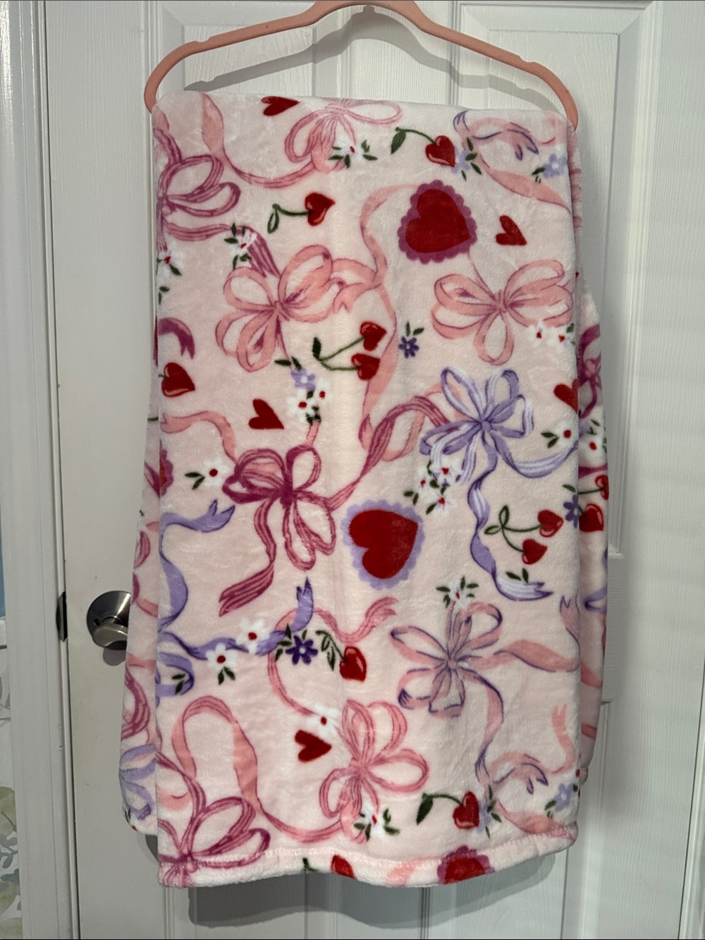 NWOT Cozy Pink Heart & Bow Plush Throw Blanket.